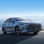 Comparativa BYD King DM-i vs Toyota Prius híbrido enchufable en México