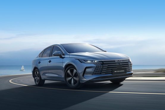 Comparativa BYD King DM-i vs Toyota Prius híbrido enchufable en México